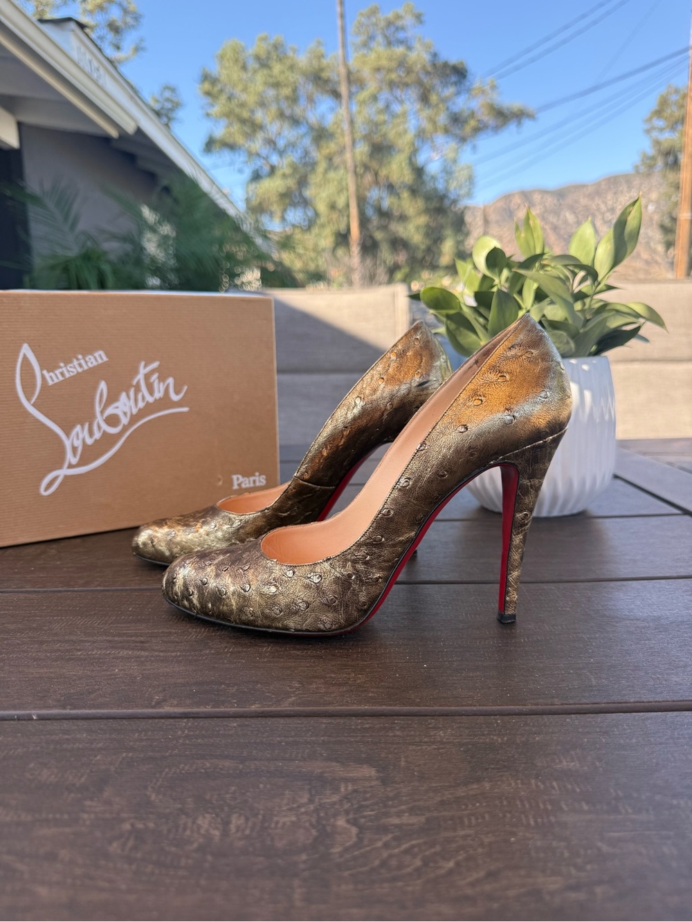 Christian Louboutin Decollete 724 Ostrich Cosmo Bronze Pumps – Size 38.5